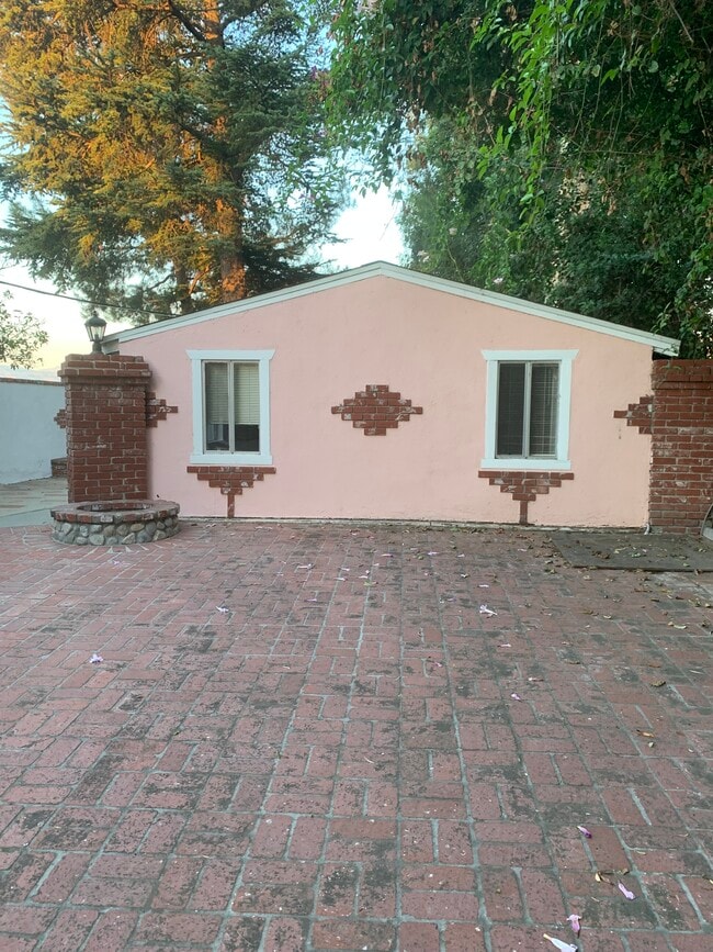 Western side of guesthouse - 15138 Encanto Dr