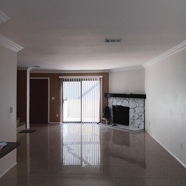 Building Photo - 1419 W 179th St Rental