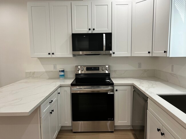 Photo - 10717 Amestoy Ave