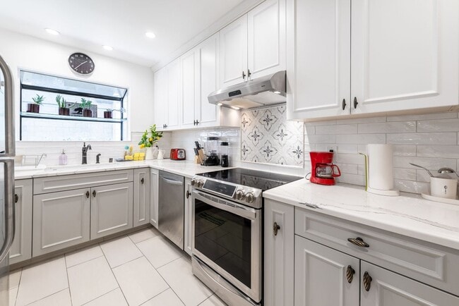 Photo - 1734 N Fuller Ave Condo