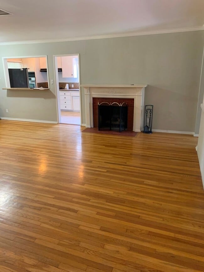 Photo - Sherman Oaks 3+2 w/appliances, family room, central air + more! (13627 Huston)