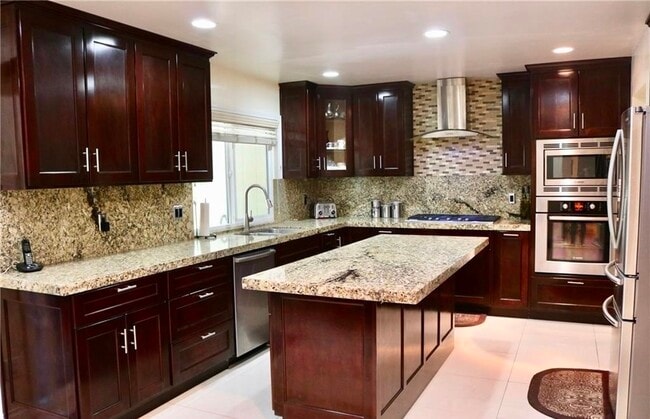 Photo - 10638 Balcom Ave