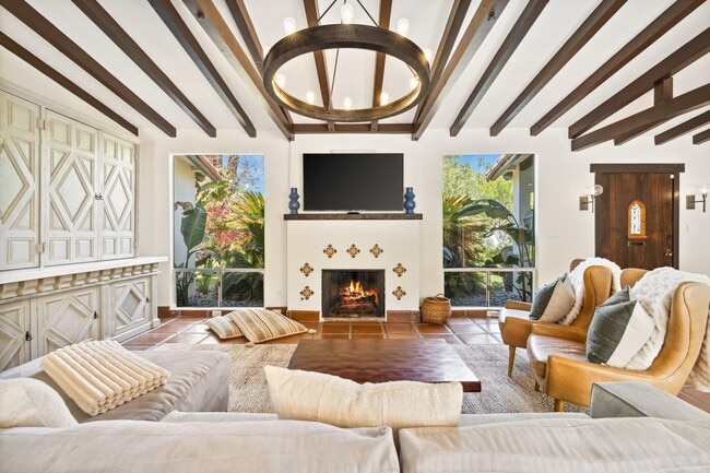 Photo - 435 W Veredasur