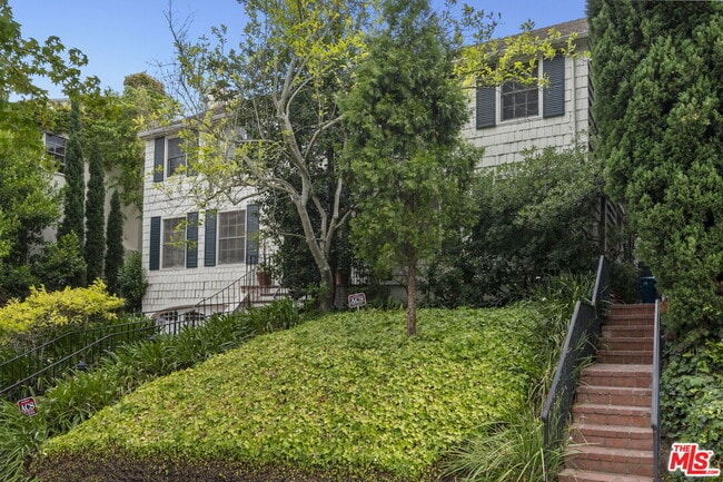 Photo - 662 Loring Ave