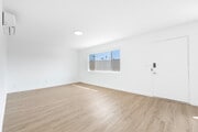 1BR, 1BA - 905SF - Living Room - 1313 Huntington Dr