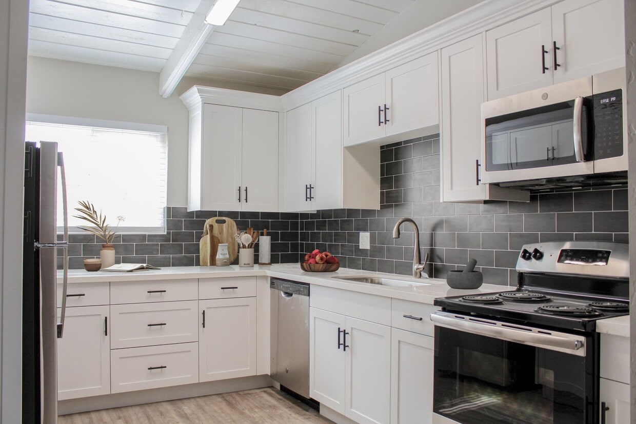 Floor Plan - 3 bd 2 bath 1,077sqft