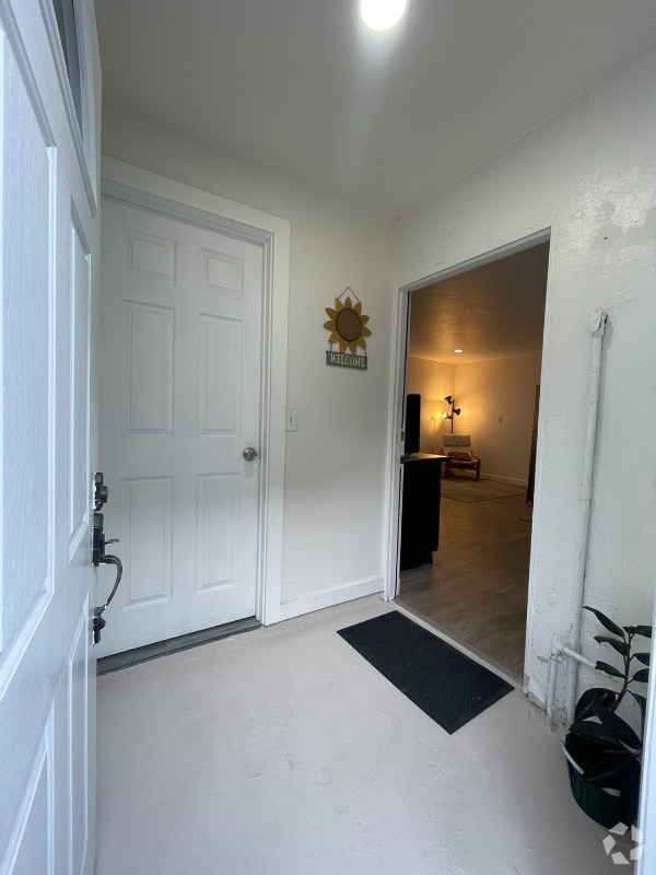 Building Photo - 8712 La Salle St Rental