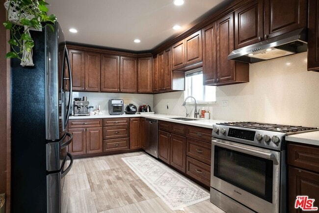 Building Photo - 306 E 36th St