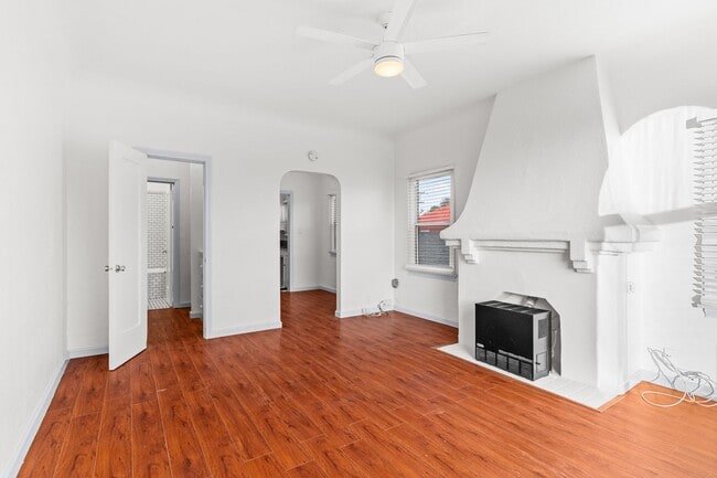 Photo - 1115 E Broadway Unit 05