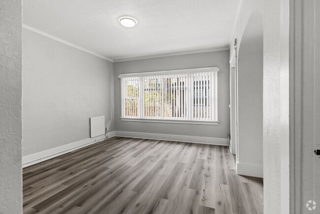 Building Photo - 1643 Locust Ave Rental