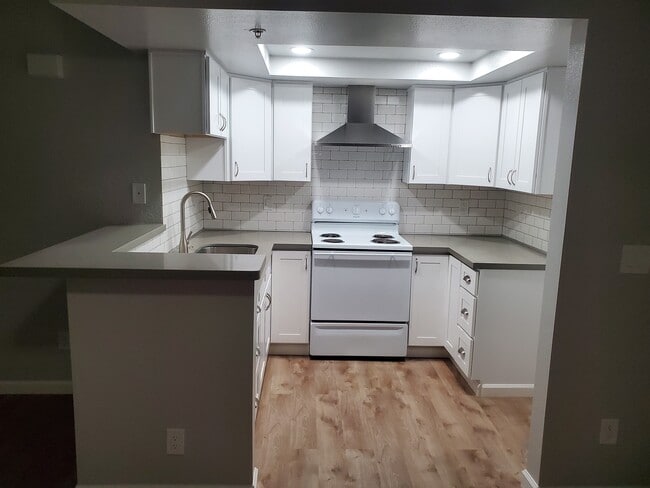 Building Photo - 7892 2nd St Unit 201