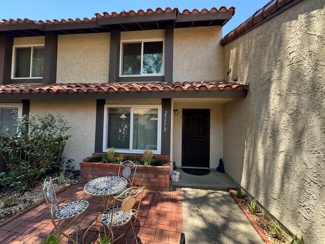 Building Photo - Light-Filled 3-Bedroom Home in Desirable Agoura Hills Community