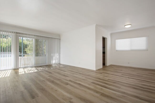 Building Photo - 1975 S Beverly Glen Blvd Unit 06