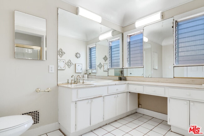 Photo - 137 Rexford Dr