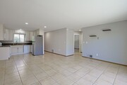 Photo - Spacious 2-Bed, 2-Bath Condo in Prime Nort... Unit 3