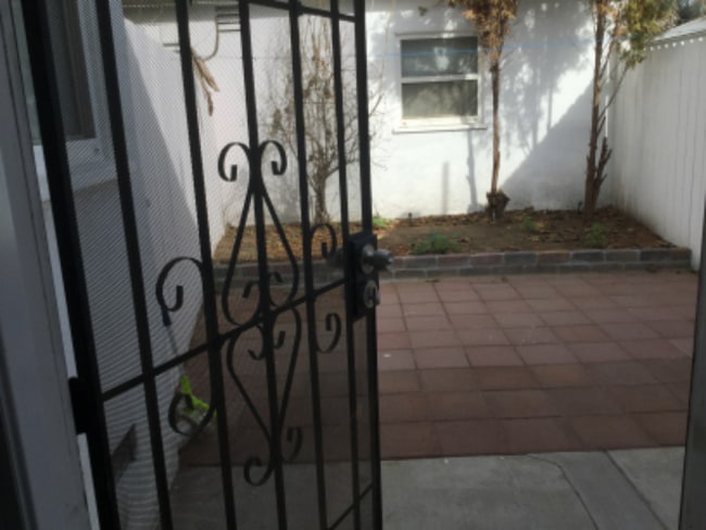 Photo - 20957 Community St