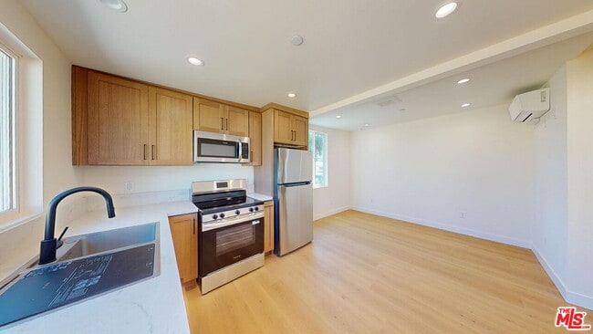 Photo - 6443 Satsuma Ave