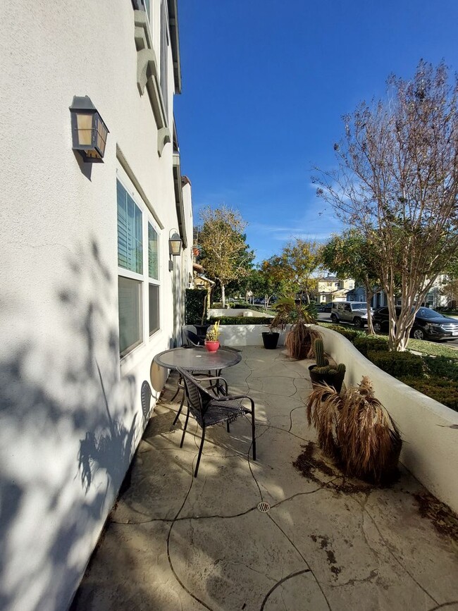 Photo - Beautiful townhouse in Ontario-CALL FOR OUR MOVE-IN SPEACIAL