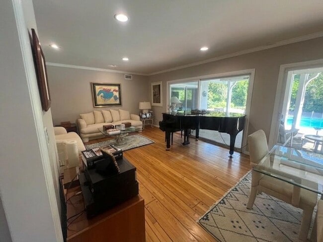 Photo - Beautiful One Level, 3 Bedroom, 3 Bathroom Tarzana Pool Home for Lease!
