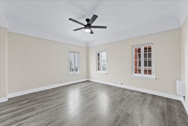 Building Photo - 118 N Westmoreland Ave Unit 202