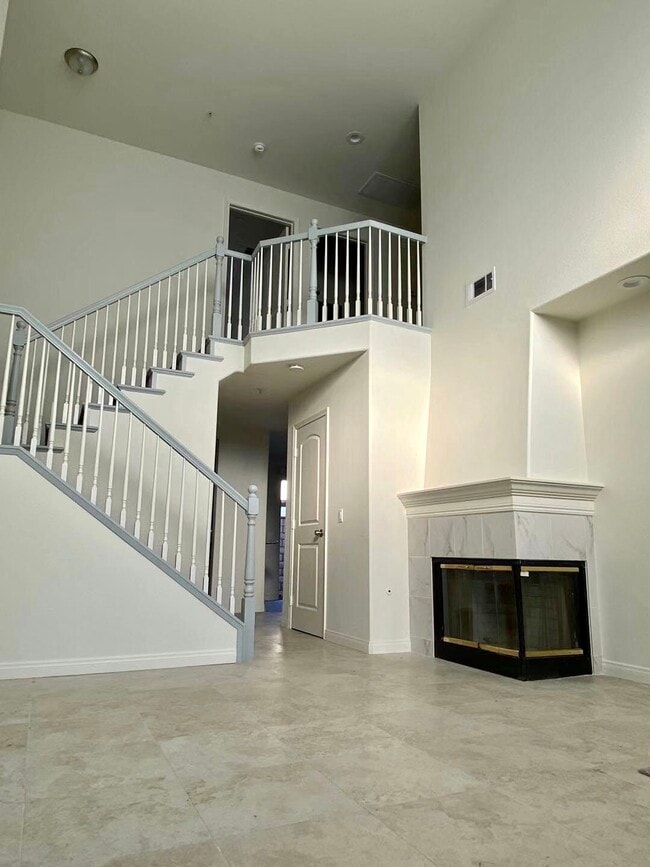 Building Photo - 809 W Duarte Rd Unit C