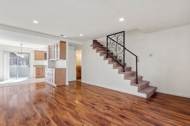 Photo - 212 W Grand Ave