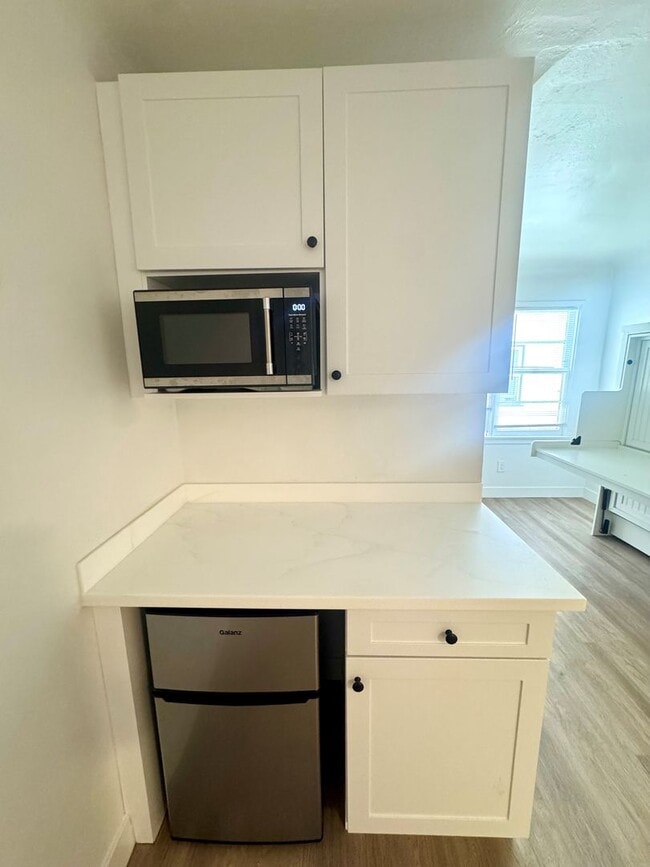 Photo - Newly Renovated Studio on 2nd Street- Alam... Unit 3207-18