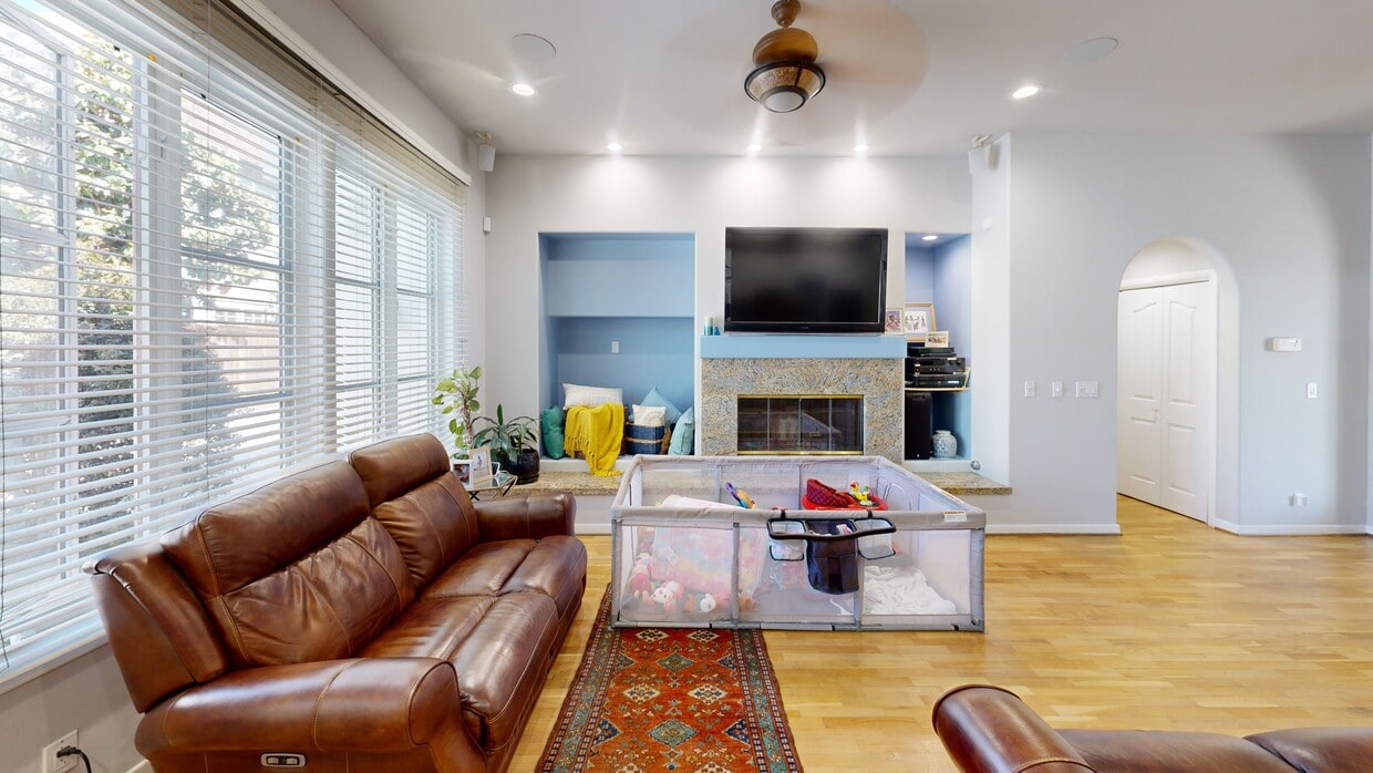 3D Tour - 3225 E Ocean Blvd