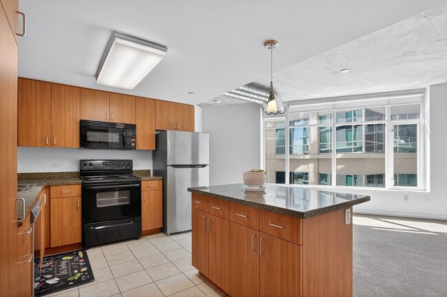 Building Photo - Bright 2-Bedroom Home in Smart Corner Unit 516