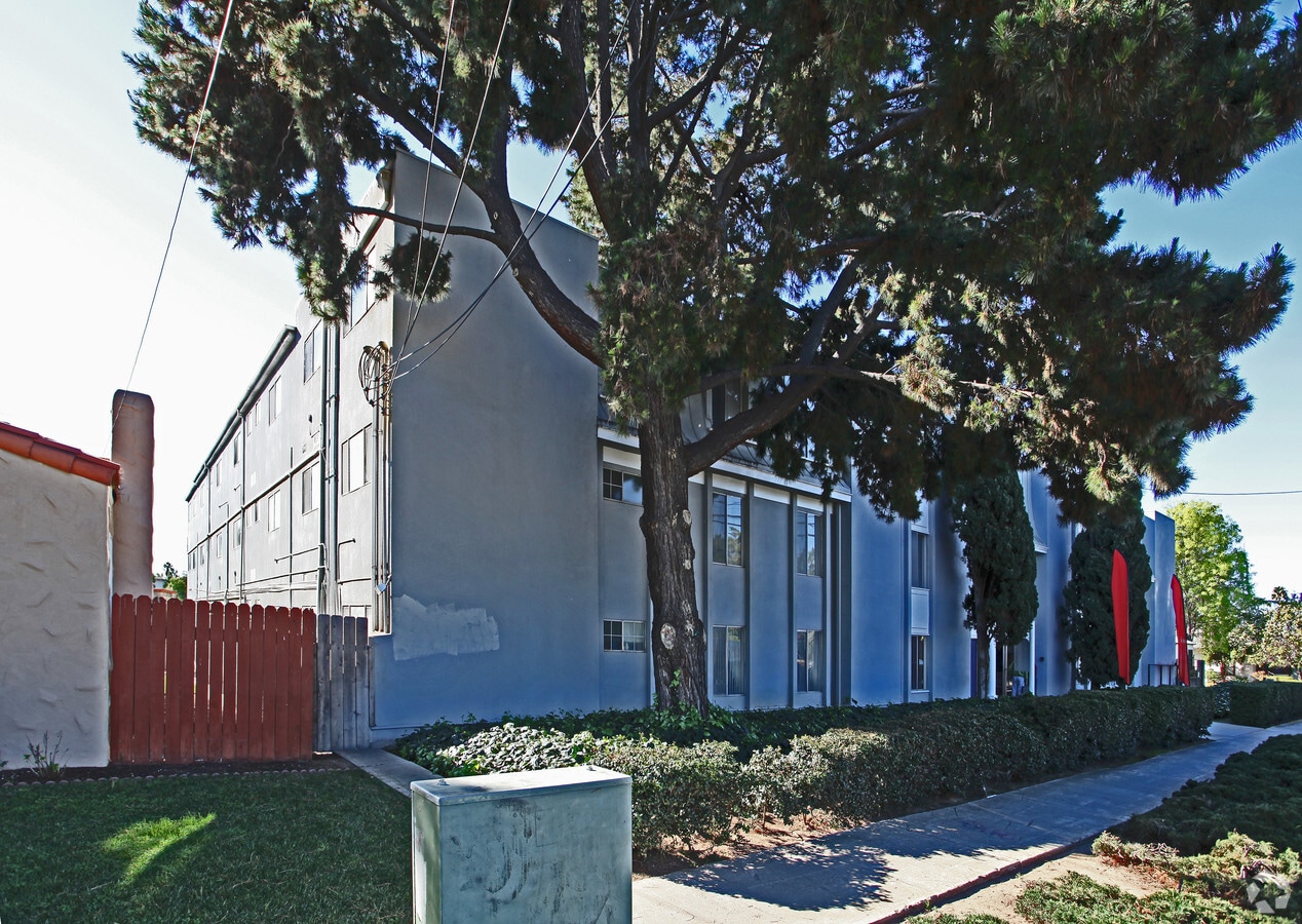Photo - Le Chateau Apartments