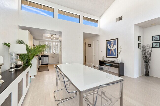 Photo - 337 Villena Way