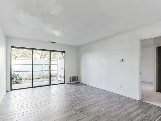 Building Photo - 20545 S Vermont Ave Unit 6