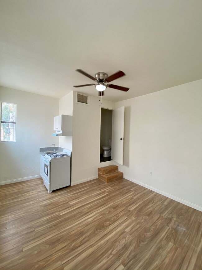 Building Photo - 8710 Avalon Blvd Unit 2