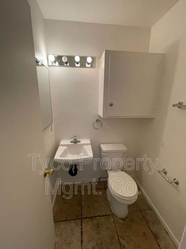 Photo - 455 Park Way