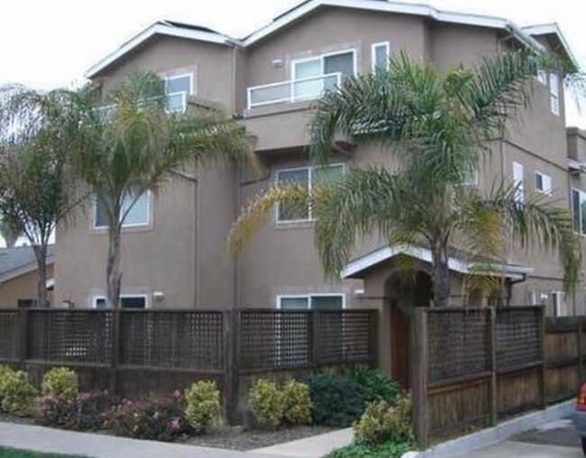 Photo - 1035 Hornblend St