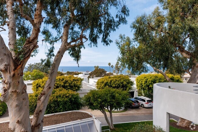 Building Photo - Del Mar Delight at Stratford Woods Rental