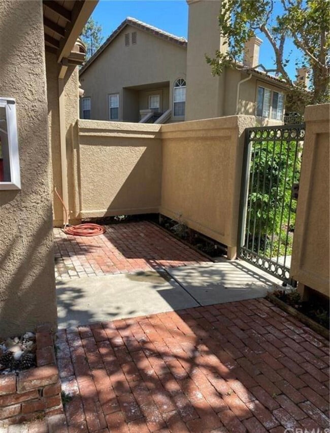 Photo - 14 Hillgate Pl