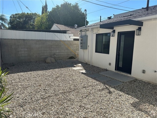 Building Photo - 739 N Frederic St Rental