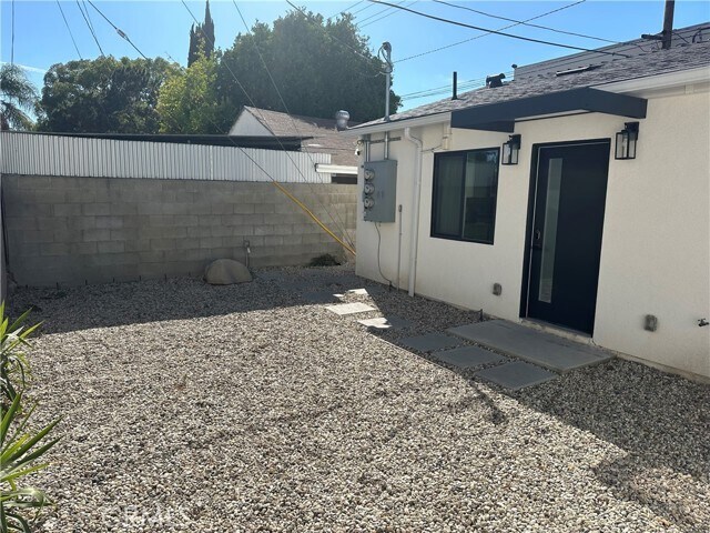 Photo - 739 N Frederic St Townhome