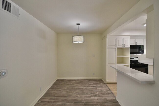 Photo - 14706 Dickens St Unit 06