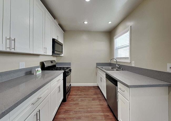 Building Photo - 6953 Donna Ave