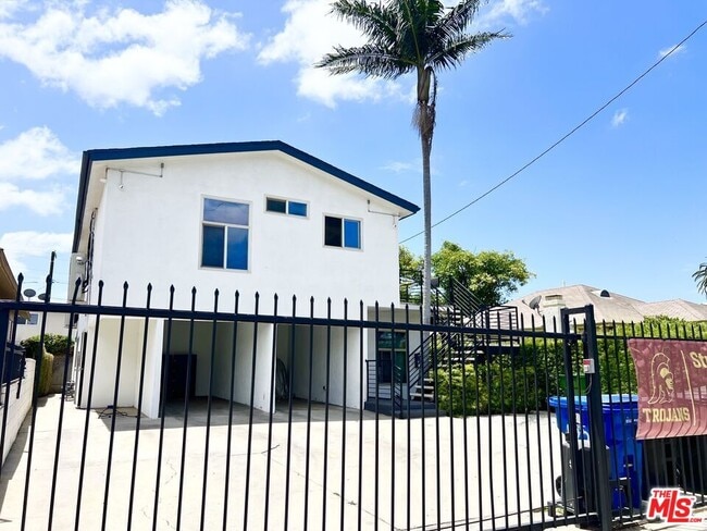Photo - 1336 W 37th Dr Unit 3