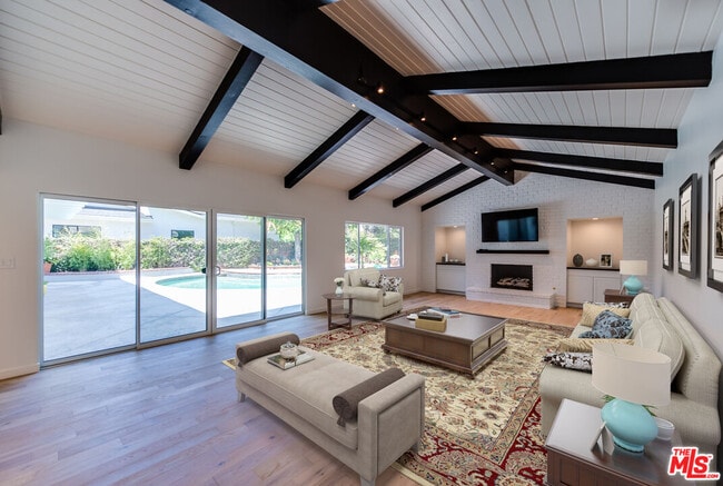 Photo - 13133 Morrison St