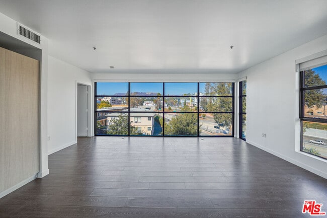 Photo - 5800 Harold Way Unit 319