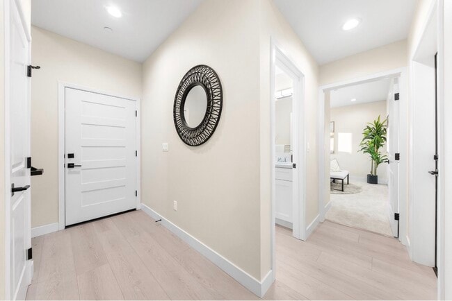 Photo - 648 W Grand Ave