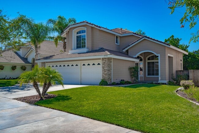 Stunning 5-Bedroom Home with Community Poo... - Stunning 5-Bedroom Home with Community Poo...