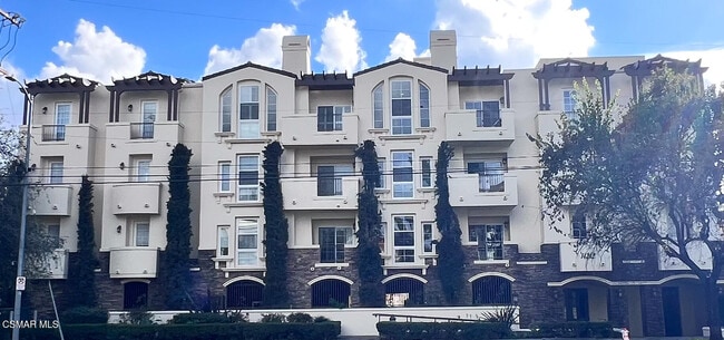 Photo - 14242 Burbank Blvd