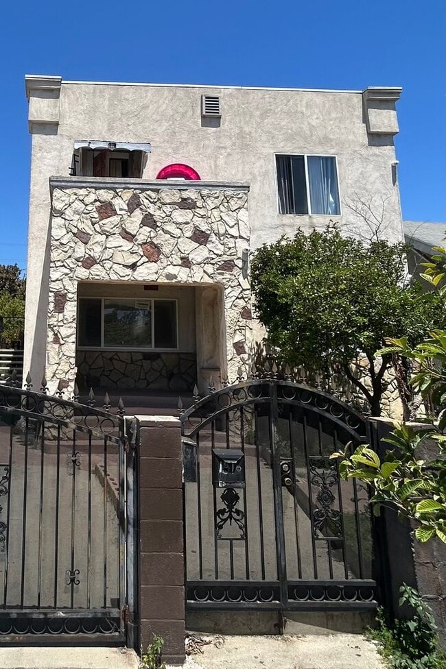 Beautiful Newly Remodeled 3 bedroom - Beautiful Newly Remodeled 3 bedroom Apartment Unit 2 (downstairs)