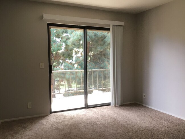 Photo - 2BR/2BA Condo with AC, Washer/Dryer in Uni...