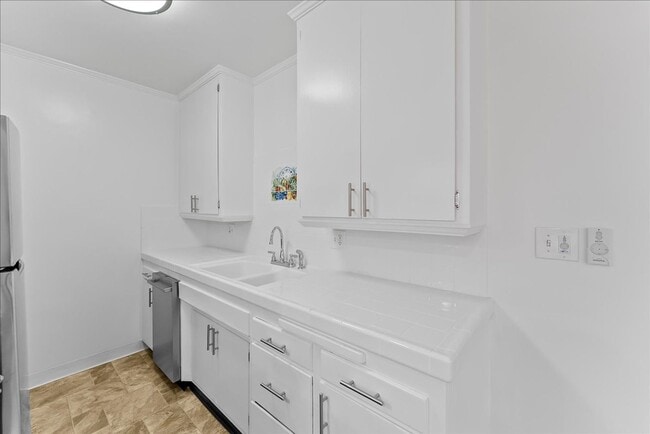 Photo - 1739 Washington Way Unit 02